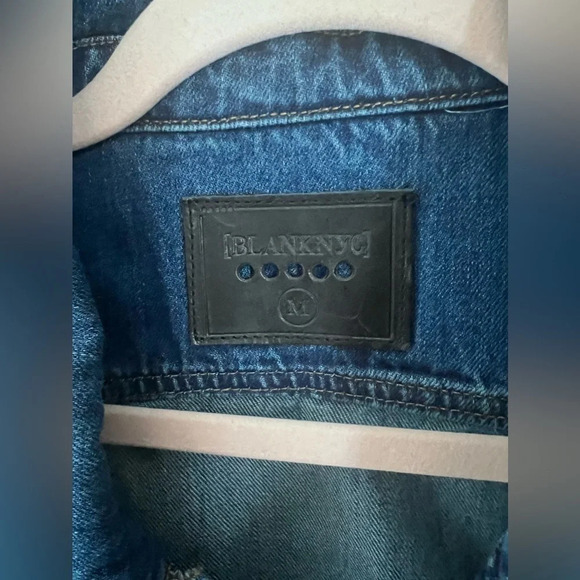 Blank NYC dark wash distressed denim jacket size medium excellent condition​ - Picture 3 of 5